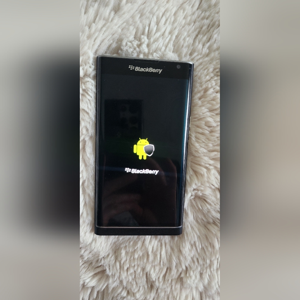 BlackBerry Priv Smartphone with Keyboard - Picture 3 of 4